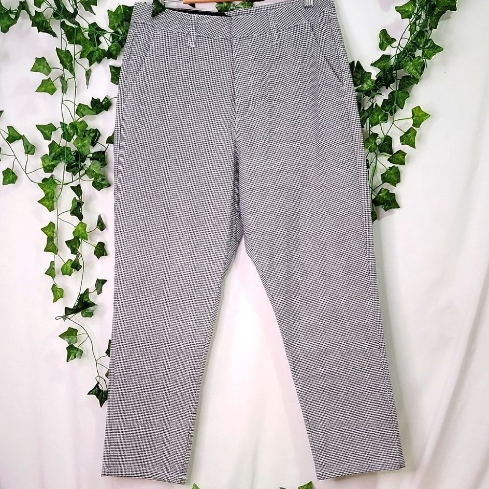 Volcom. Women's Dress Pants. Houndstooth Pattern. Size 29. EUC